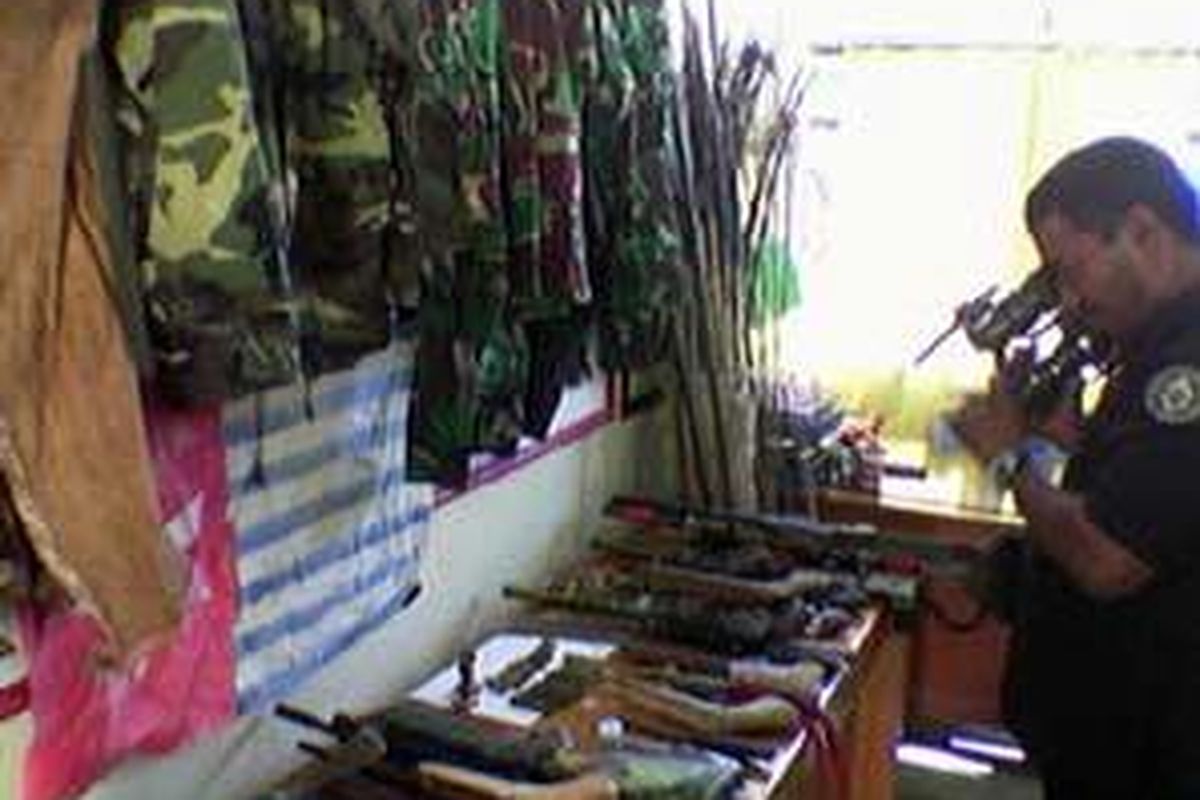 Barang bukti kasus pendudukan Lapangan Terbang Perintis Kapeso di Mamberamo Papua. Pelakunya diduga dari kelompok OPM.