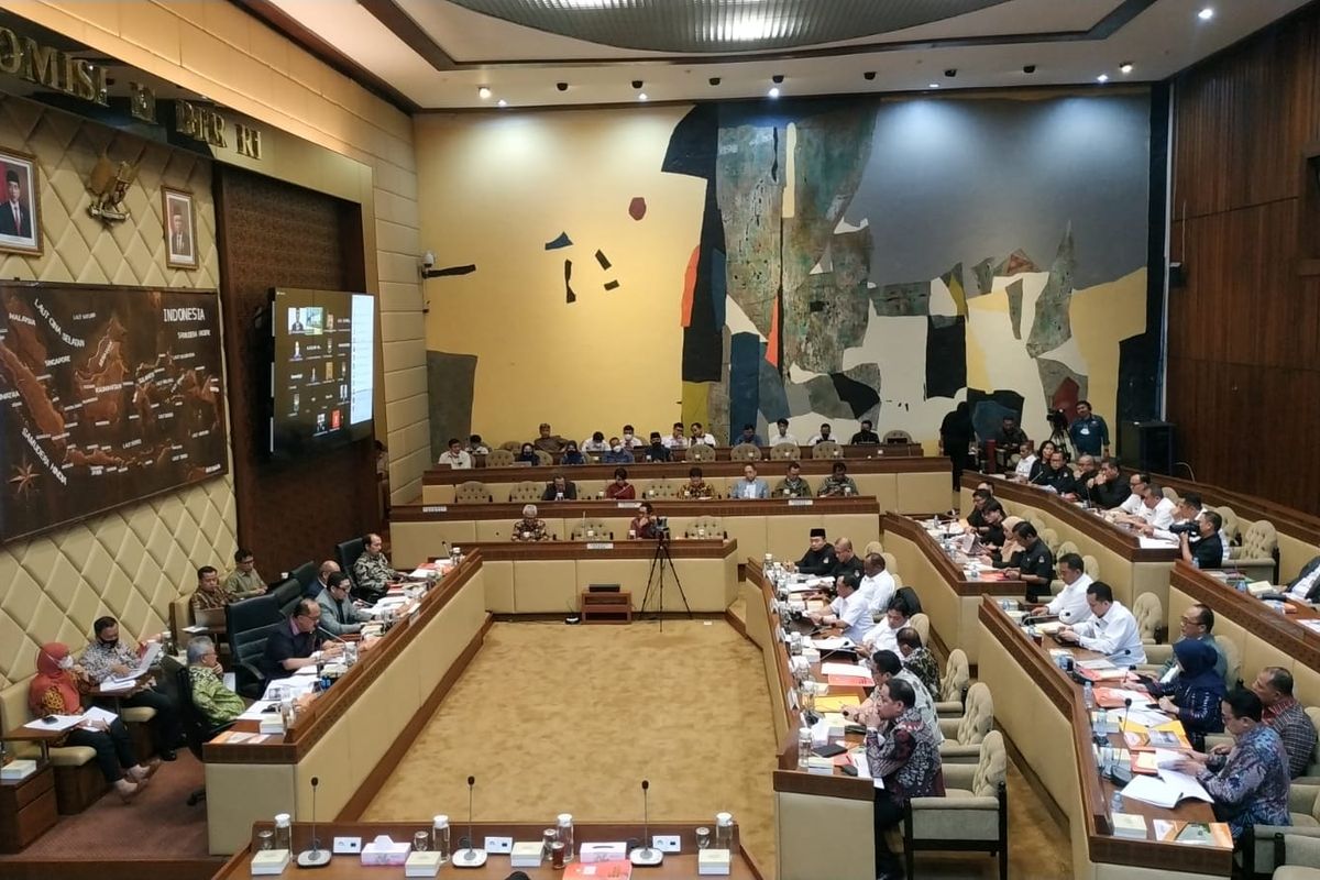 Rapat kerja Komisi II DPR RI dengan Menteri Dalam Negeri dan jajaran penyelenggara pemilu, Rabu (11/1/2023).