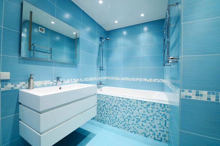 Ilustrasi kamar mandi berwarna biru