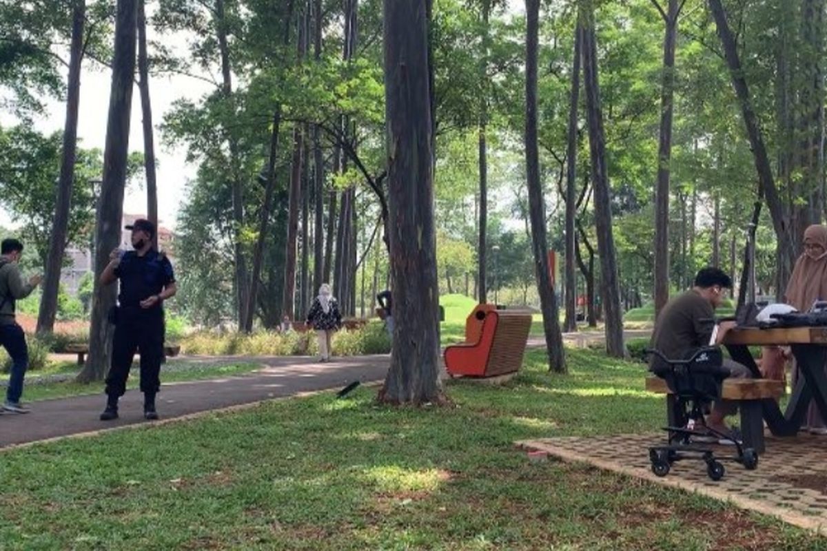 Suasana kawasan Tebet Eco Park, Jakarta Selatan, Senin (15/8/2022), setelah ditutup sebelumnya karena ada penambahan fasilitas.