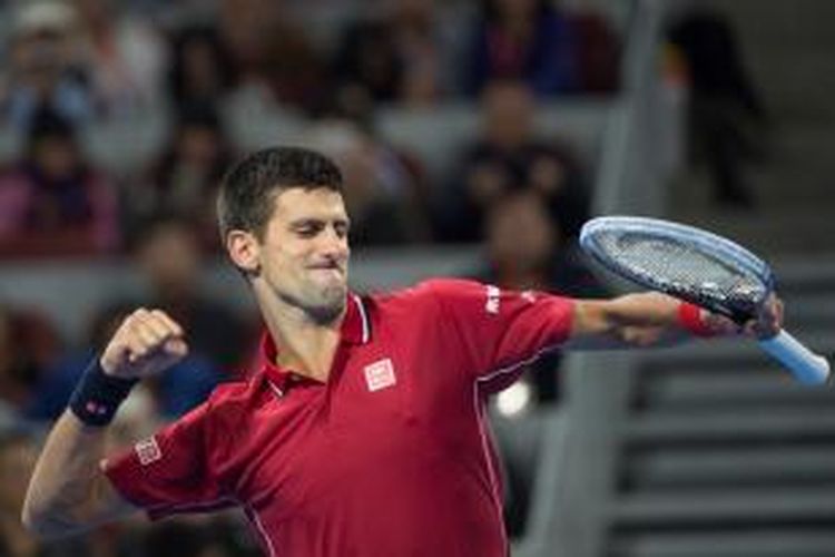 Petenis Serbia, Novak Djokovic, bereaksi setelah mengalahkan Tomas Berdych (Ceko) pada laga final China Terbuka di National Tennis Center, Beijing, Minggu (5/10/2014). Djokovic menang 6-0, 6-2.