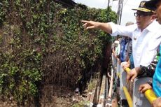 Lihat Sampah Penuhi Sungai Citepus, Ridwan Kamil Kaget