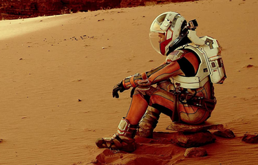 Matt Damon dalam film The Martian.