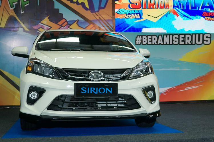 Peluncuran Daihatsu Ayla dan Sirion terbaru, Kamis (19/3/2020) dilakukan melalui live streaming akibat penyebaran virus Corona. Pembaruan di kedua model terbilang minim namun diharapkan dapat memacu pasar LCGC dan Hatchback yang melambat akibat kondisi ekonomi dan global. Foto : ADM