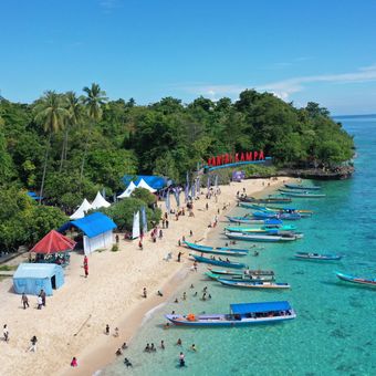 Pemandangan Pantai Kampa, Wakatobi.