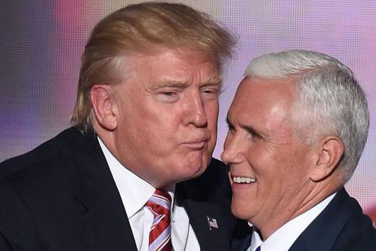 Wakil Presiden AS Mike Pence (kanan) dan Presiden AS Donald Trump (kiri).