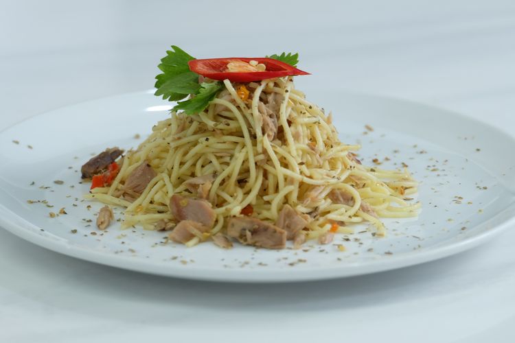 Spaghetti Aglio Olio Tuna ala Instagram @my.foodplace. 