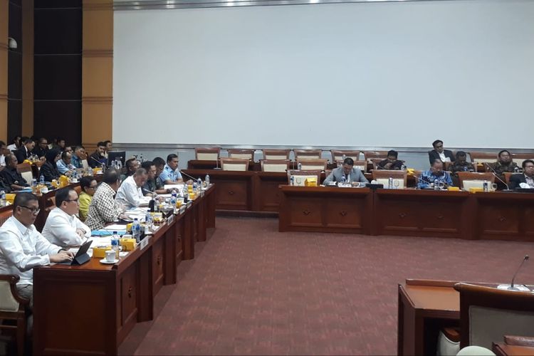 Komisi I DPR RI rapat gabungan bersama Kemenlu, Kemenhan, Kominfo dan BIN di Kompleks Parlemen, Senayan, Jakarta, Kamis (5/9/2019).