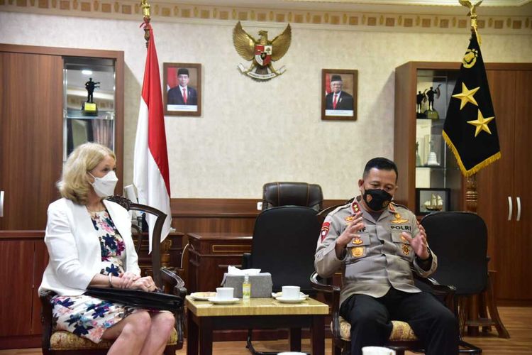 Konsulat Jenderal (Konjen) Australia, Ms Bronwyn Robbins menemui Kapolda Maluku, Irjen Pol Lotharia Latif di markas Polda Maluku, Jumat (18/3/2022)