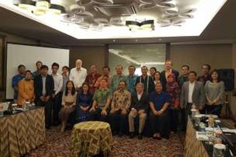Dirjen Perikanan Budidaya KKP Slamet Soebjakto dan Perwakilan FAO Indonesia Mark Smulders dalam lokakarya pengembangan mina padi