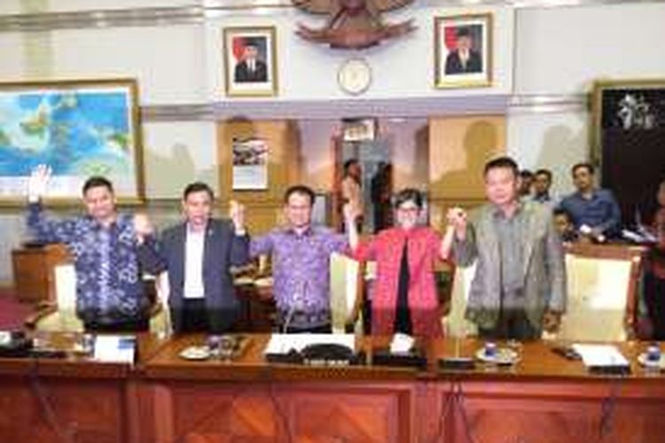 Pimpinan baru Komisi I Dewan Perwakilan Rakyat (DPR) di Kompleks Parlemen, Senin (1/2/2016).