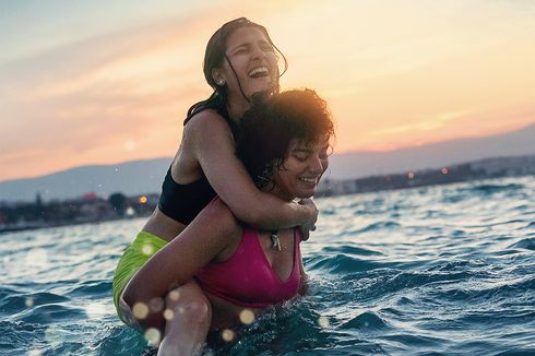 Sinopsis The Swimmers, Kisah Dua Saudara di Tengah Laut