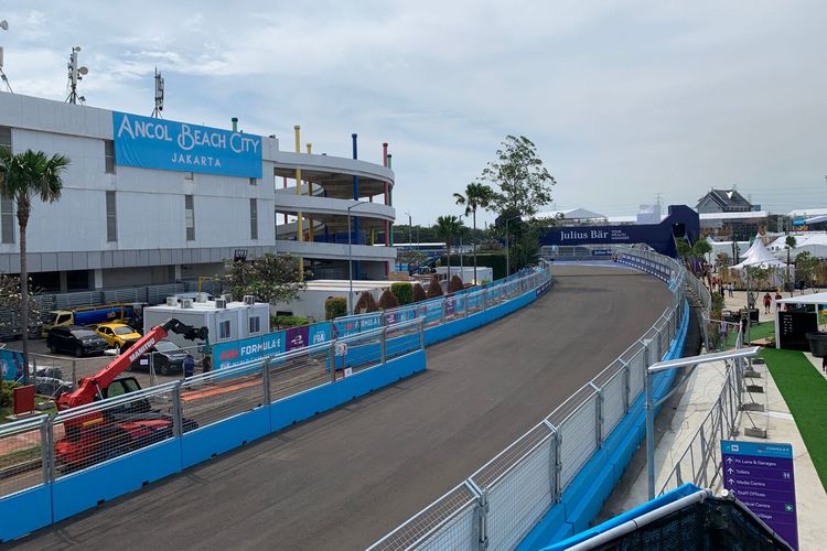 Suasana tempat berlangsungnya Formula E di Jakarta International e-Prix Circuit 