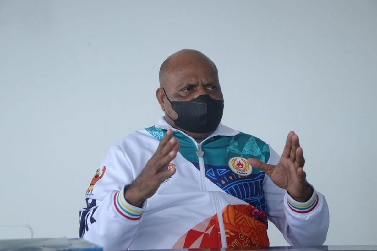 Ketua Kontingen PON Papua, Mathius D Fakhiri.