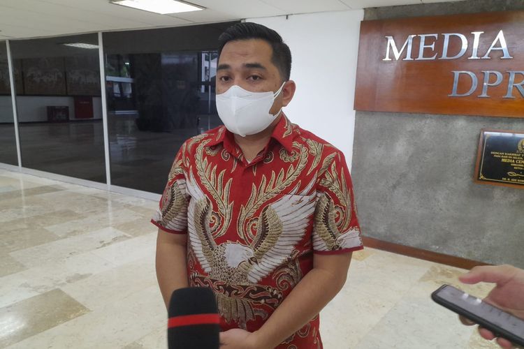 Anggota Komisi II DPR dari Fraksi PDI-P Rifqinizamy Karsayuda di Kompleks Parlemen Senayan, Jakarta, Kamis (10/3/2022).