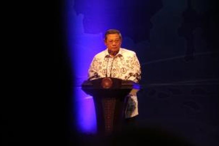 Presiden Susilo Bambang Yudhoyono dalam peringatan Hari Guru Nasional 2013 dan HUT ke-68 PGRI, di Istora Senayan, Jakarta, Rabu (27/11/2013).