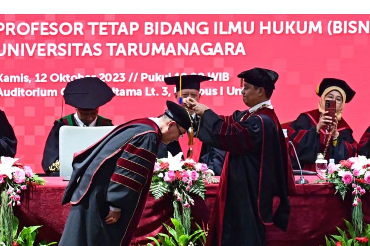 Untar kukuhkan guru besar bidang Ilmu Hukum Bisnis, Prof Gunardi Lie pada Rabu (12/10/2023). 