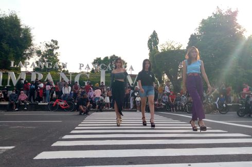 Anak Muda di Semarang Unjuk Gigi Jadi Model Jalanan ala Citayam Fashion Week
