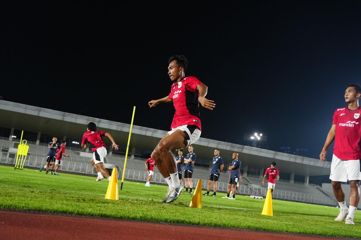 Penggawa Timnas U23 Indonesia Robi Darwis melangsungkan latihan jelang laga di ASEAN U23 Championship 2025.
