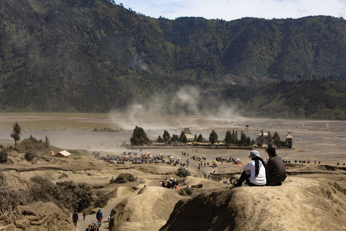 Ilustrasi wisatawan di kawasan Gunung Bromo.