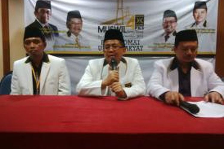 Presiden PKS Sohibul Iman (tengah).