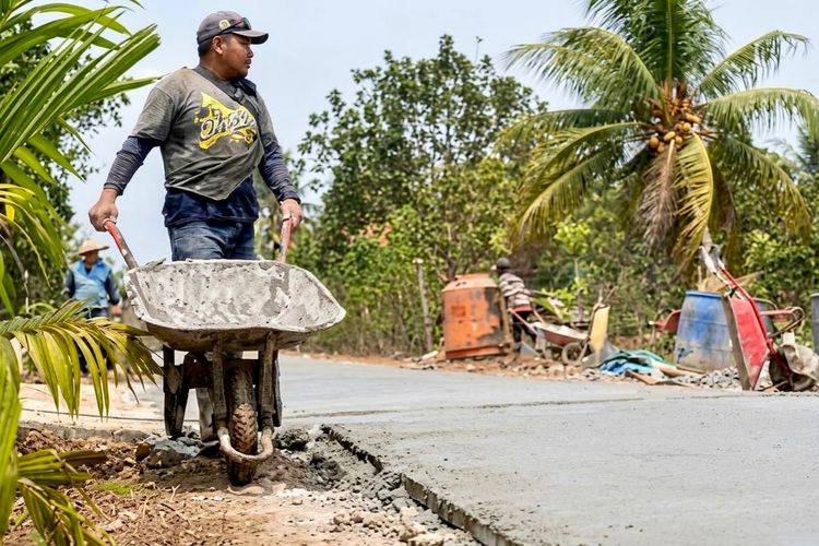 Bertahun-tahun Menanti Jalan Diperbaiki, Warga Lampung Timur Patungan Bangun 8 Km