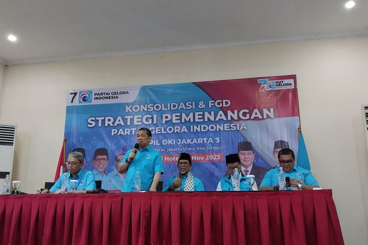 Ketua Umum Partai Gelora Anis Matta, saat menyampaikan tema kampanye dihadapan kader Partai Gelora di Sunter, Jakarta Utara, Minggu (12/11/2023).