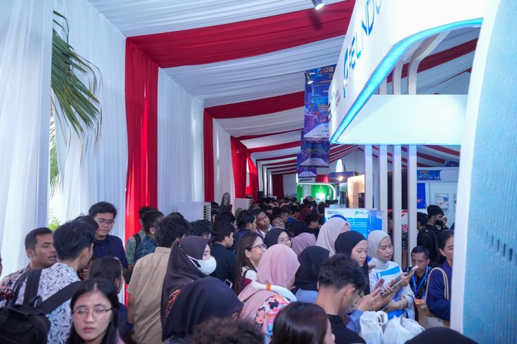 Job Fair 2025 dihadiri total 22.010 pengunjung. Adapun sebanyak 921 pelamar kerja telah melakukan wawancara secara langsung dengan perusahaan.