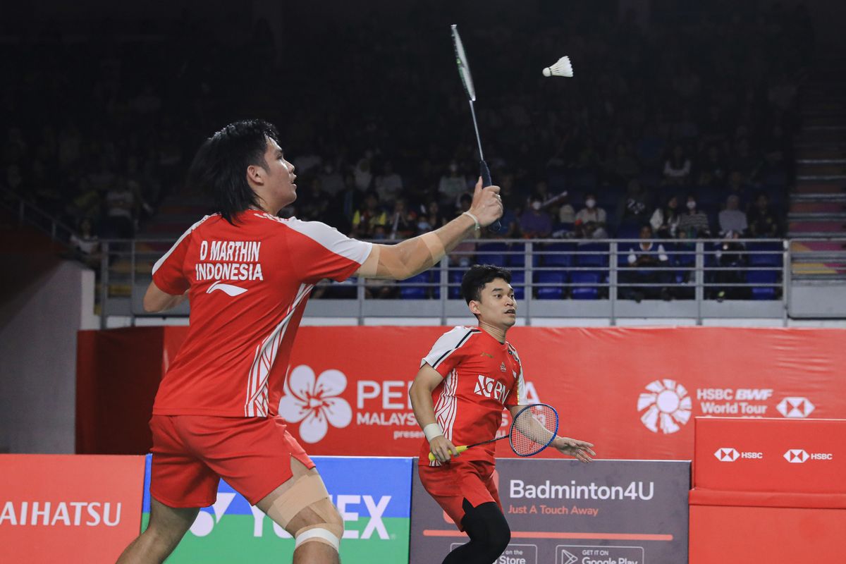 Pasangan ganda putra Indonesia, Leo Rolly Carnando/Daniel Marthin, saat berlaga pada semifinal Malaysia Masters 2023, Sabtu (27/5/2023).