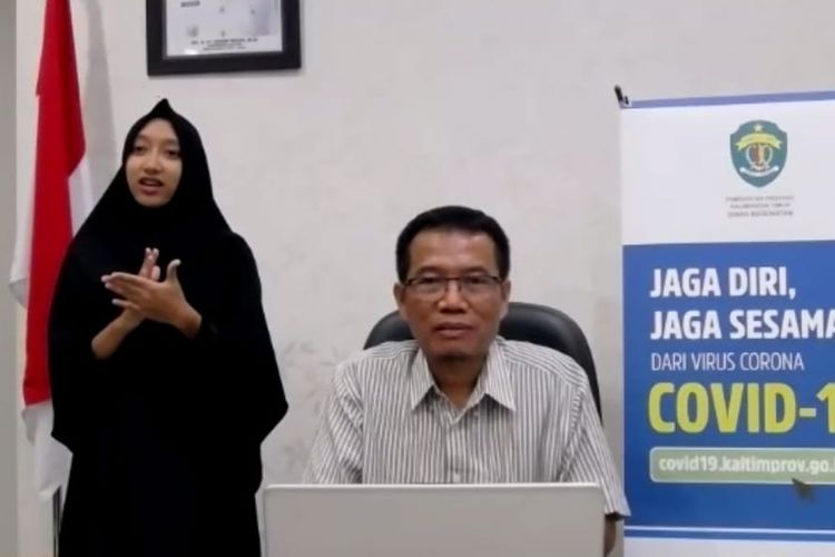 Juru Bicara Tim Gugus Tugas Penanganan Covid-19 di Kalimantan Timur Andi M Ishak saat memberikan keterangan pers melalui Zoom kepada warga di Samarinda, Kamis (16/4/2020). 