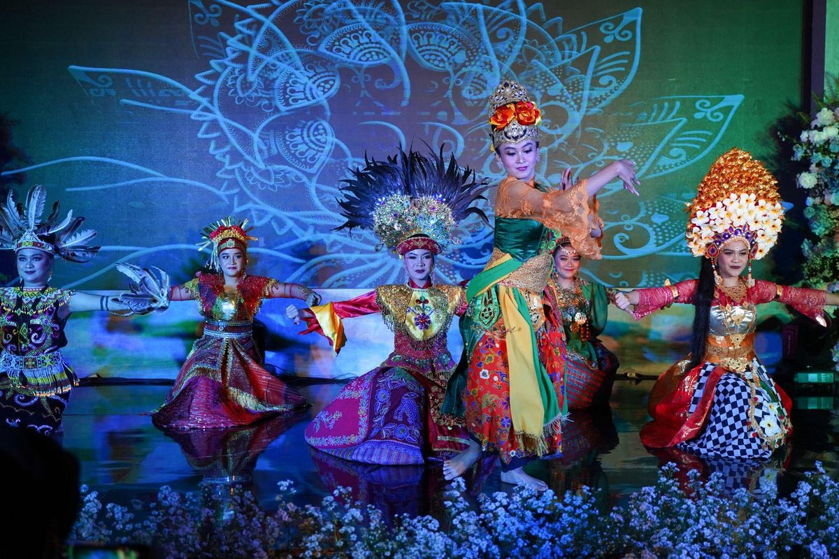 Tarian Nusantara pada Acara HUT ke-25 Archipelago International.