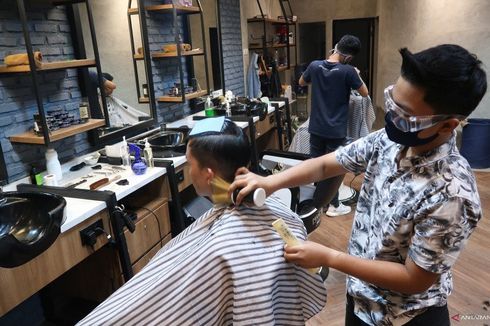 Geliat Bisnis Penata Rambut Era PSBB Transisi di Jakarta...