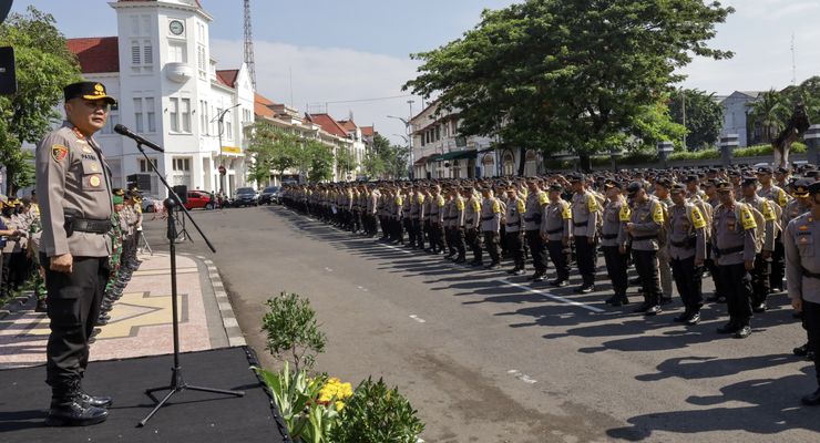 Ribuan Personel Gabungan TNI-Polri Jaga TPS saat Pemilu di Surabaya