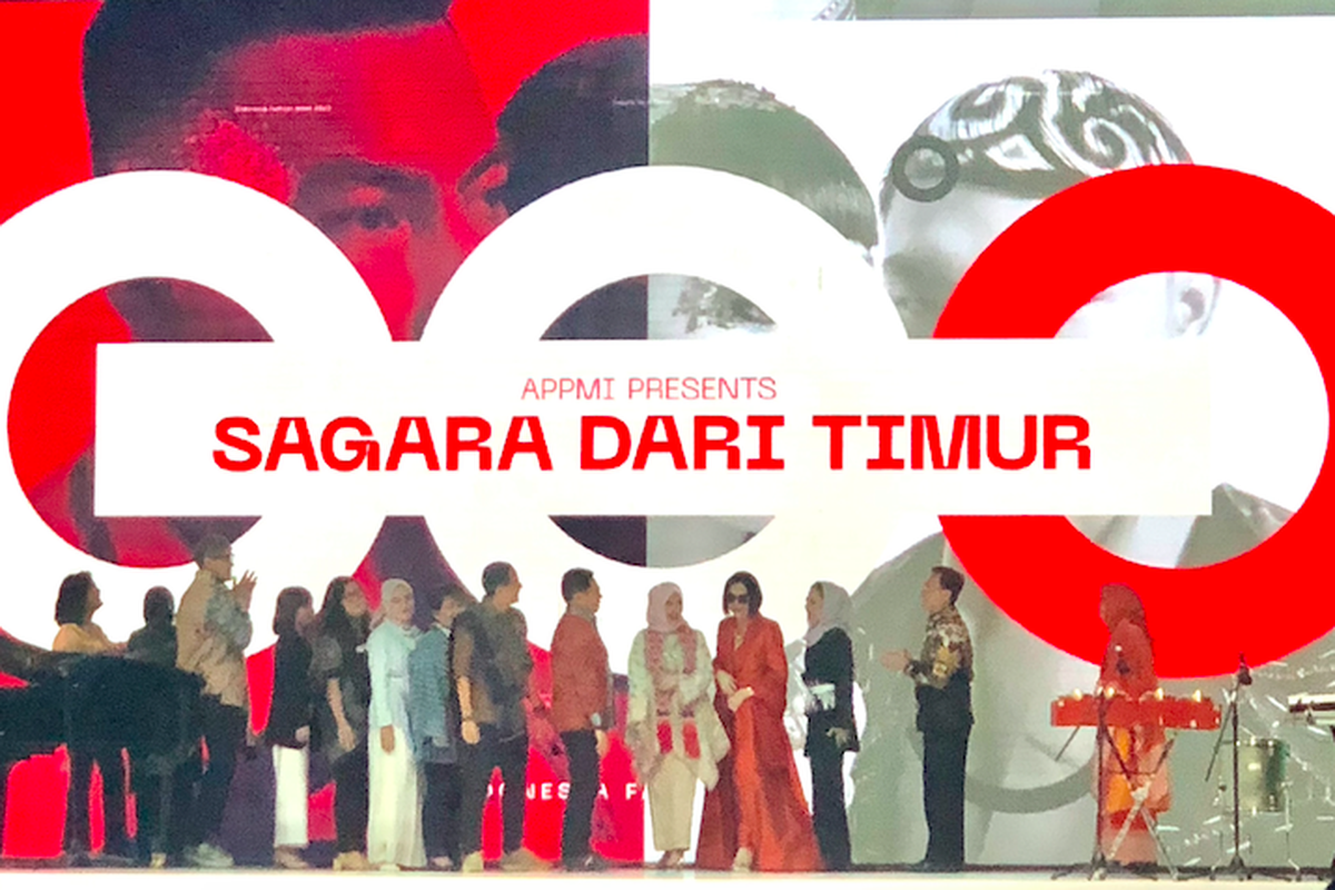 Pembukaan Indonesia Fashion Week 2023 di JCC, Jakarta. 