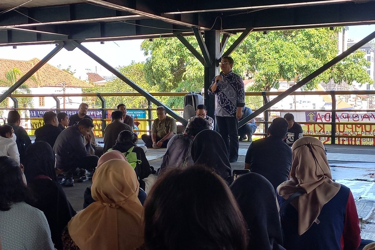 Wali Kota Yogyakarta Hasto saat berdiskusi dengan warga Abu Bakar Ali, Kamis (15/5/2025)