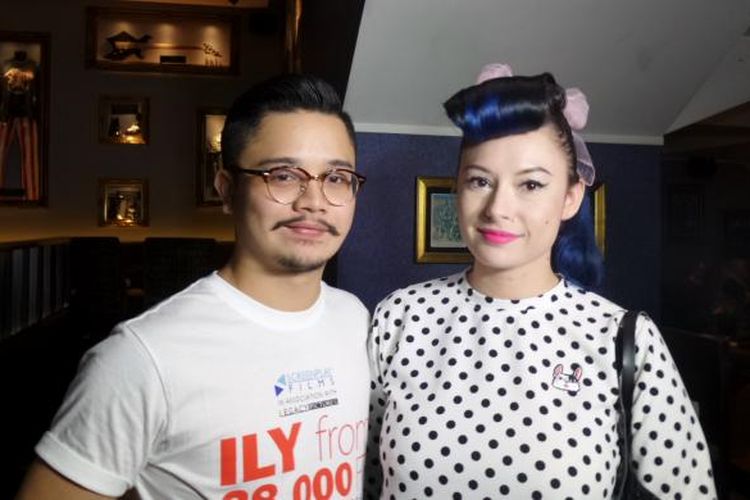 Derby Romero bersama kekasihnya, Claudia Adinda, menghadiri peluncuran trailer film ILY from 38,000 Ft, di Hard Rock Cafe Jakarta pada Kamis (9/6/2016).