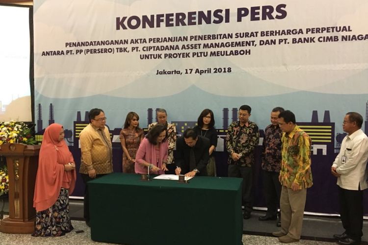 Suasana Penandatanganan Akta Perjanjian Surat Berharga Perpetual antara PT PP (Persero) Tbk dengan Ciptadana Asset Management di kantor Bappenas, Jakarta Pusat, Rabu (17/4/2018).