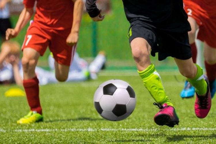 Jelaskan mengenai ketentuan permainan sepak bola