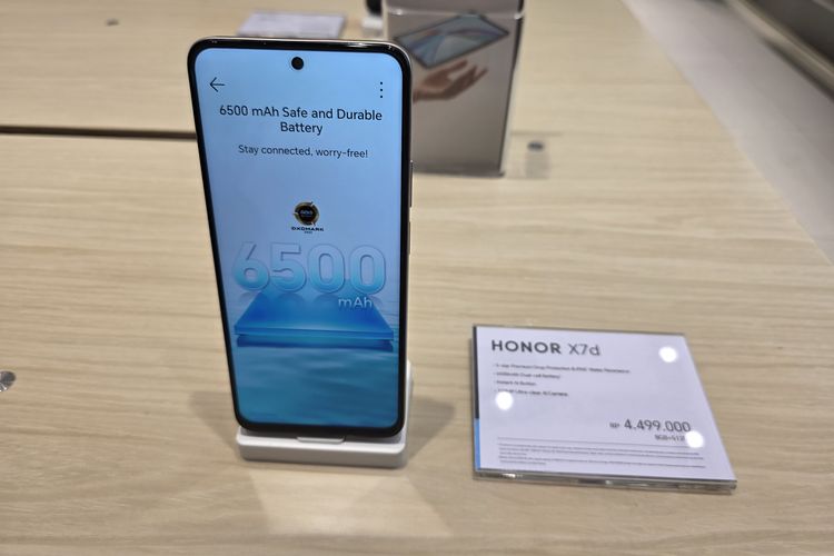 Honor X7d dibekali baterai 6.500 mAh yang diklaim mampu dipakai hingga 46 jam untuk teleponan, 30 jam internetan, atau 30 jam memotret dan memutar video.
