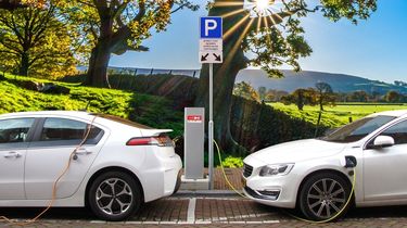 Peminat EV Bertambah, Studi Ungkap Pemilik Mobil Bensin Mulai Beralih