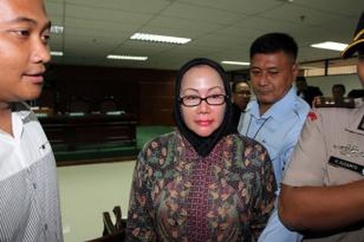 Gubernur Banten non aktif Atut Chosiyah menjalani sidang vonis di Pengadilan Tindak Pidana Korupsi, Jakarta, Senin (1/9/2014). Atut divonis 4 tahun penjara dengan denda Rp 200 juta subsider lima bulan karena terlibat dalam kasus dugaan suap sengketa pilkada Lebak di Mahkamah Konstitusi 