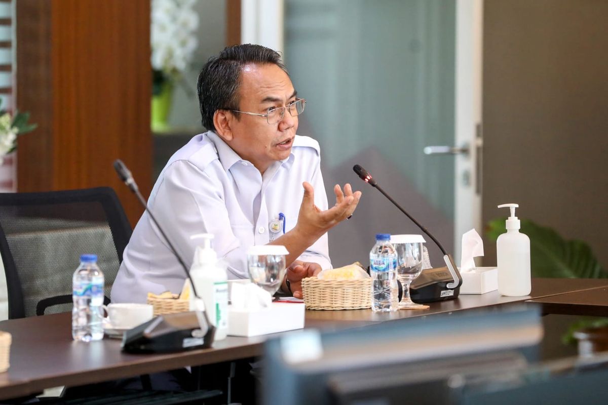 Sekretaris Jenderal (Sekjen) Kemensos, Harry Hikmat menghadiri pertemuan dengan Lembaga Kebijakan Pengadaan Barang dan Jasa Pemerintah (LKPP) di Gedung LKPP di Jakarta, Kamis (31/3/2022).
