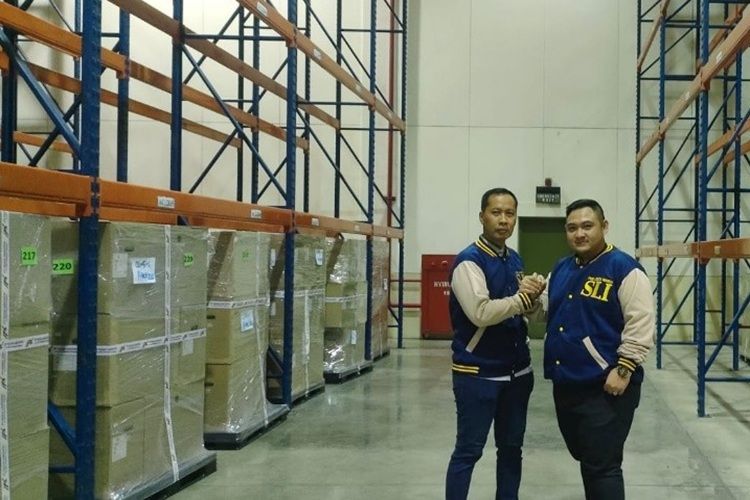 Pendiri PT Sains Logistik Indonesia Andi Jatmiko dan Andrew Suryajaya.