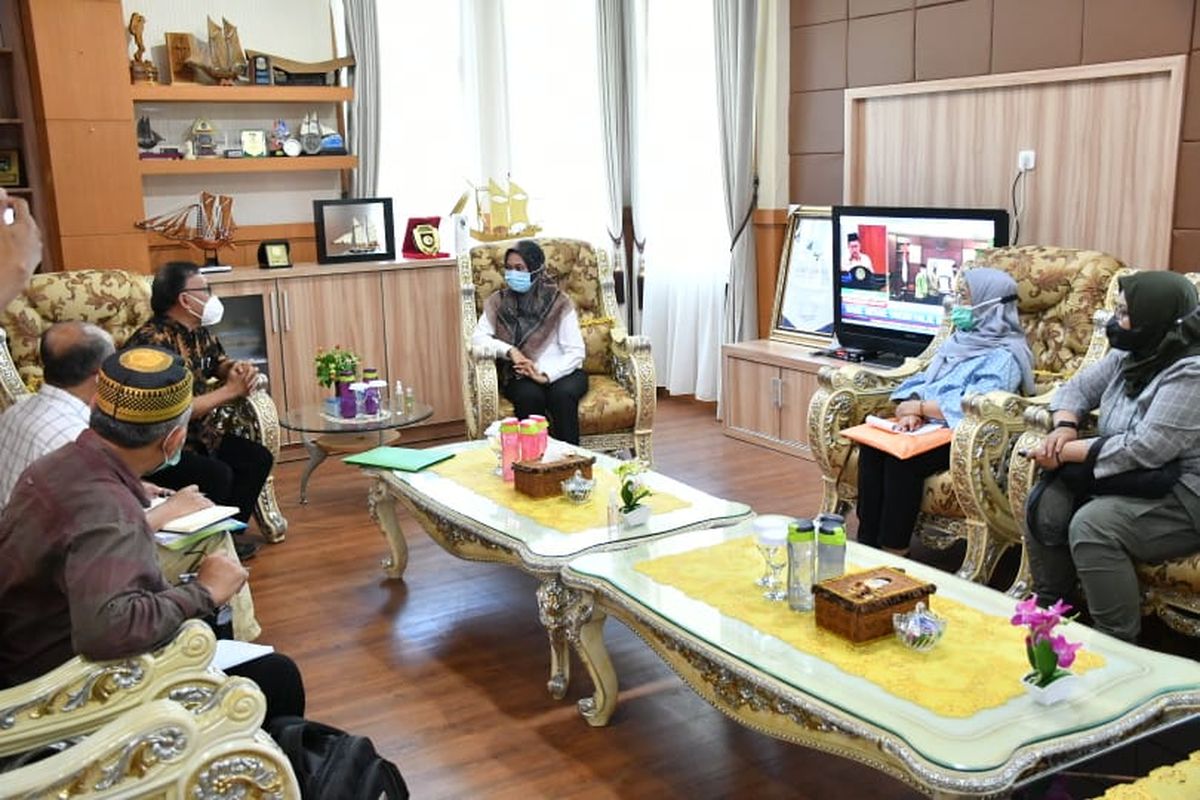 Bupati Indah Putri Indriani kembali menerima kunjungan tim surveidari Kementerian Pekerjaan Umum dan Perumahan Rakyat (Kemen PUPR) untuk meninjau lokasi rencana pembangunan Dam Rongkong, Rabu (13/1/2021).