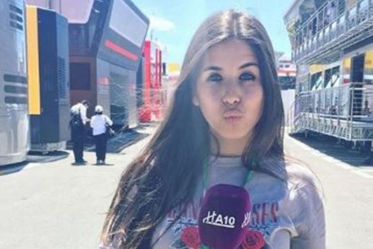 Paula Milla melakukan laporan untuk HA10 tentang GP Spanyol pada Formula 1 musim 2017, 13 Mei 2017.
