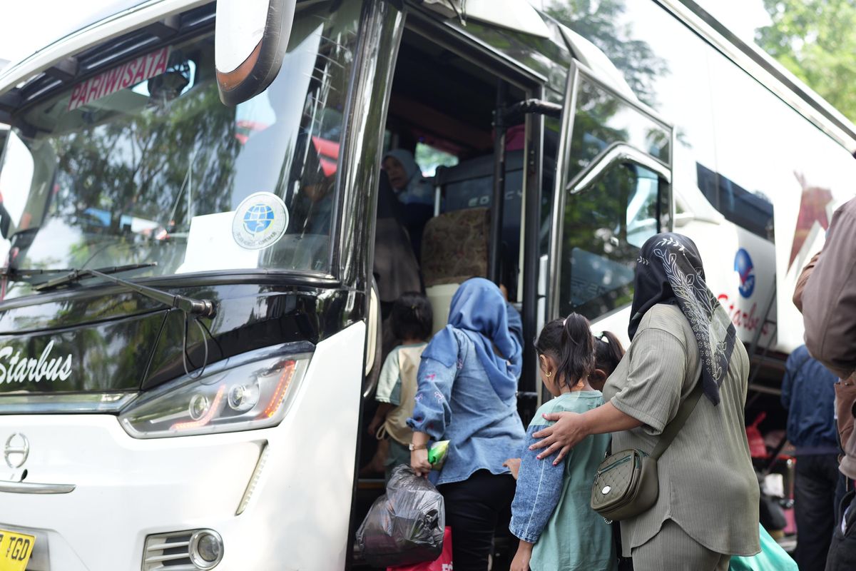 Kementerian Perhubungan melalui Ditjen Perhubungan Darat melaksanakan kegiatan pengawasan dan penindakan pelanggaran angkutan orang atau rampcheck di Rest Area KM 45 Tol Jagorawi, Kabupaten Bogor, Jawa Barat, Sabtu (7/6).