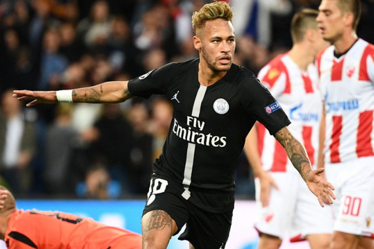 Selebrasi penyerang PSG, Neymar Jr, seusai mencetak gol ke gawang Red Star pada laga Grup C Liga Champios 2018-2019 di Stadion Parc des Princes, Paris, Prancis, Rabu (3/10/2018).
