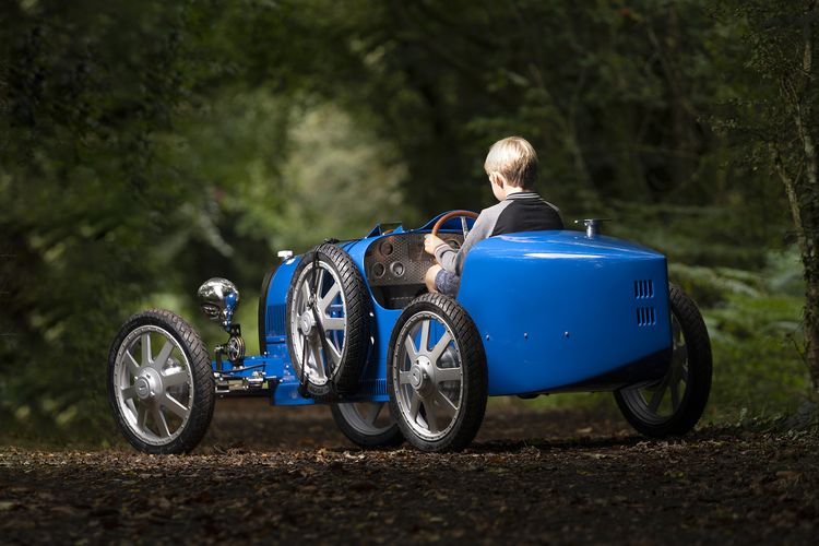 Mobil listrik mini Bugatti Baby II yang diproduksi oleh Bugatti dan The Little Car Company