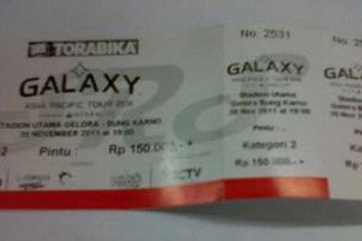 Tiket kategori kelas 2 laga LA Galaxy melawan timnas Indonesian Selection yang akan digelar di Stadion Utama Gelora Bung Karno, Rabu (30/11/2011) sore.