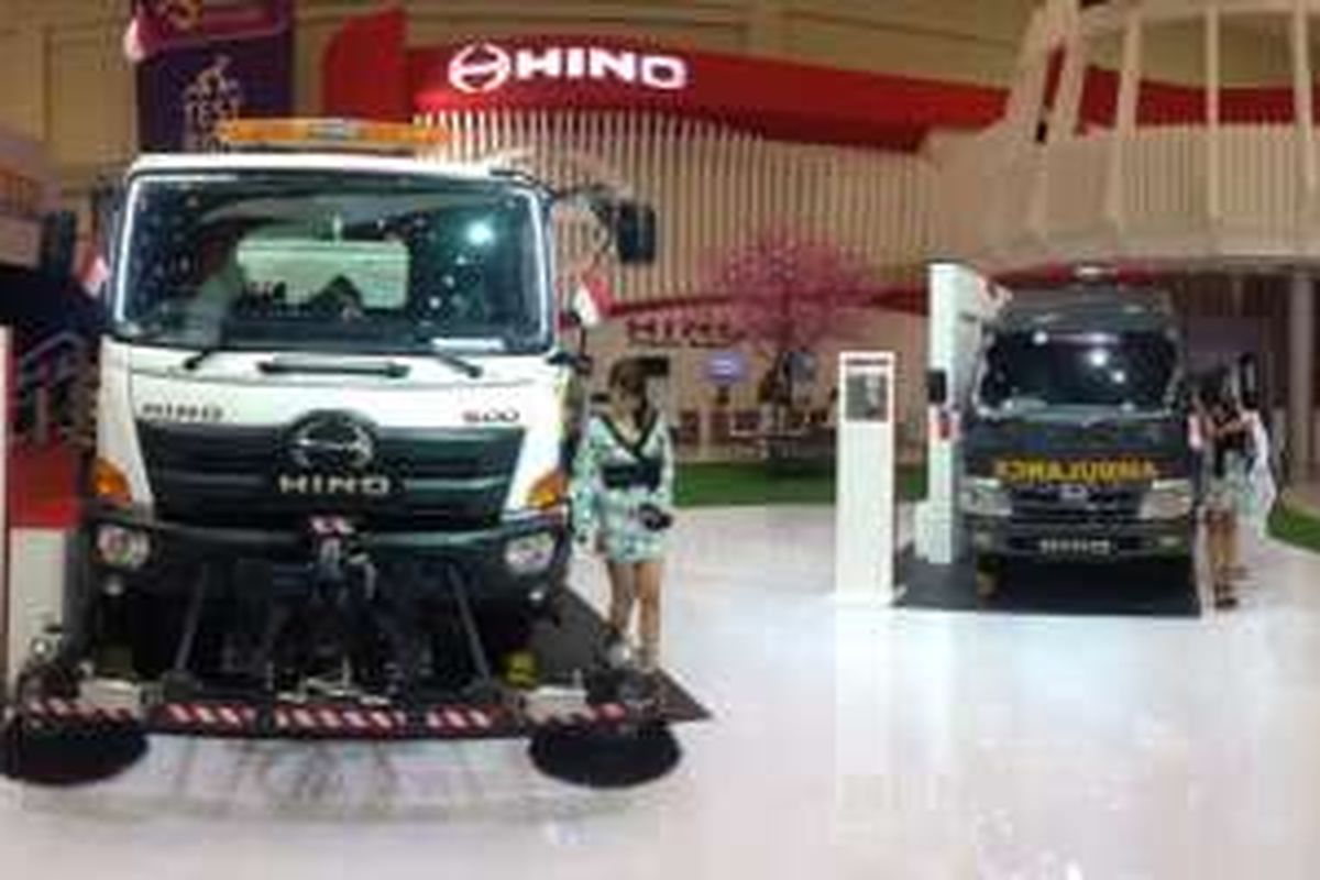 Booth Hino di GIIAS 2016.